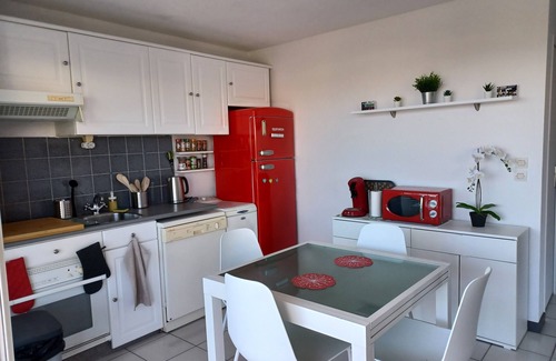 Saint-Pierre-la-Mer Apartment | Apartment 6 people, 20 m2 terrace, swimming pool, 5 min from the beach, wifi