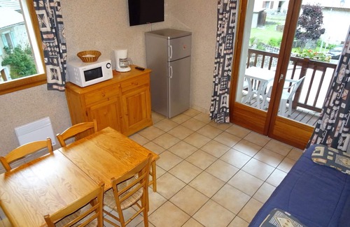 Villar-Loubiere Apartment | Apartment 6 people + south facing balcony + Pool and Jacuzzi