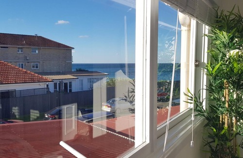 Narrabeen Apartment | Apartment 6 - The Coachhouse