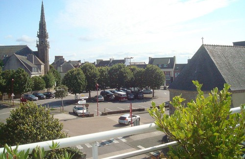 Plouguerneau Apartment | Apartment 60 m2, 3rd floor with elevator, sea view and town center.