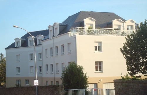 Plouguerneau Apartment | Apartment 60 m2, 3rd floor with elevator, sea view and town center.