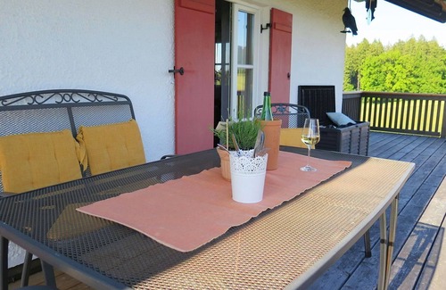 Frasdorf Apartment | Apartment 65m², 1 bedroom, living room, kitchen, large balcony, mountain view, quiet location, WLAN, SAT TV