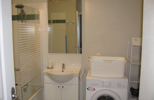 Jonzac Apartment | Apartment 800 m from the thermal baths 80 m Antilles JONZAC