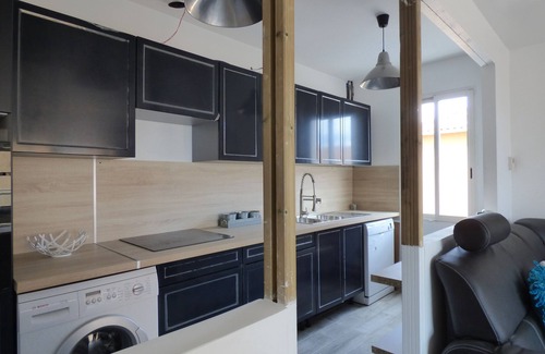 Valras-Plage Apartment | Apartment 85m², air-conditioned, sea view, fully renovated, pets allowed, sea 50 m