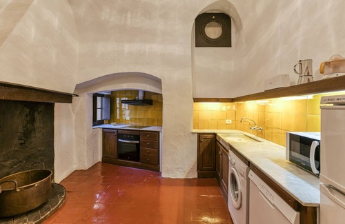 Castello d'Empuries Apartment | Apartment 'Apartaments Can Gibert - Aiguamolls' with Private Terrace, Wi-Fi and Air Conditioning
