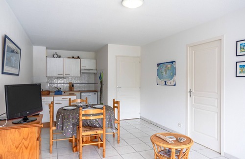 Les Sables d'Olonne Apartment | Apartment 'Appartement Résidence Avec Piscine' with Shared Pool, Balcony