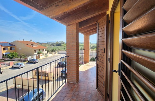 Cabras Apartment | Apartment a stone's throw from the sea