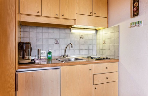 Tirolo Apartment | Apartment 'Adang Ferienwohnung Fernblick' with Mountain View, Shared Garden and Wi-Fi
