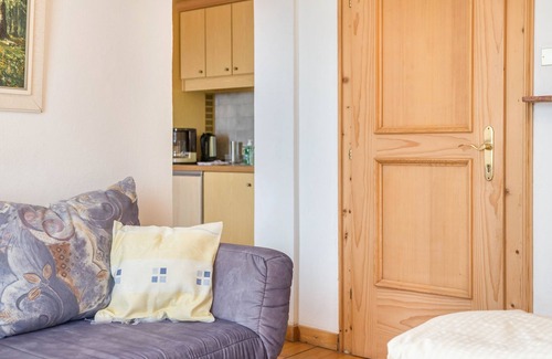 Tirolo Apartment | Apartment 'Adang Ferienwohnung Fernblick' with Mountain View, Shared Garden and Wi-Fi