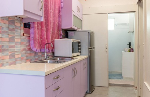 Salamis Apartment | Apartment 'Afroditi' with Sea View, Wi-Fi and Air Conditioning
