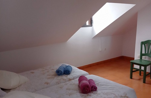 Old Town Baeza Apartment | Apartment 'Aires De Baeza' with Balcony, Wi-Fi and Air Conditioning