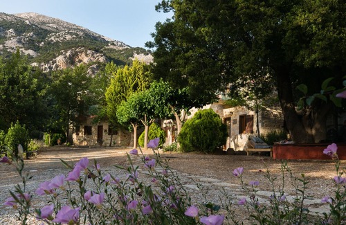 Kato Simi Apartment | Apartment 'Akros Oreon Afentis' with Mountain View, Private Terrace and Wi-Fi