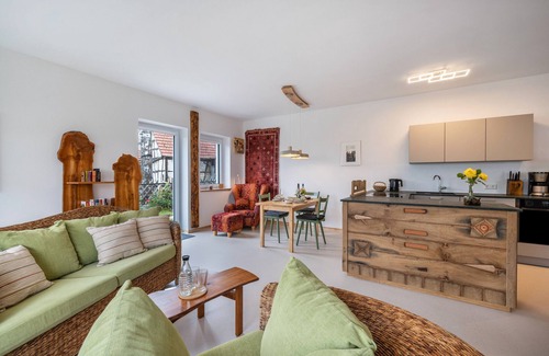 Genkingen Apartment | Apartment 'Alb-Sonne' with Private Terrace, Shared Garden and Wi-Fi