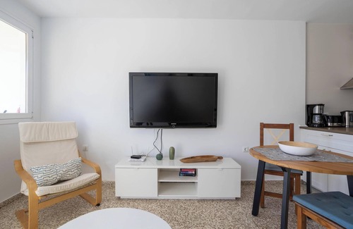 Nerja City Centre Apartment | Apartment 'Albaida 4J' with Sea View, Shared Pool & Wi-Fi
