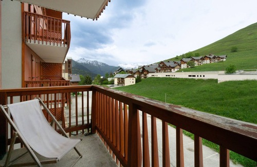 Albiez-le-Vieux Apartment | Apartment 'Albiez' with Mountain View, Shared Pool and Wi-Fi