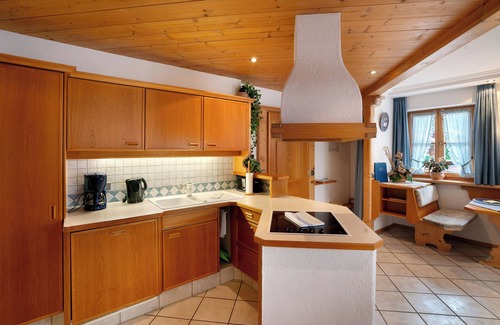 Mittenwald Apartment | Apartment 'Alpengoldstern Nr 6' with Mountain View, Private Terrace and Wi-Fi