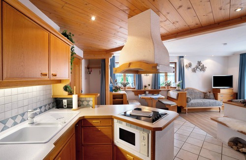 Mittenwald Apartment | Apartment 'Alpengoldstern Nr 6' with Mountain View, Private Terrace and Wi-Fi
