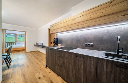 Racines Apartment | Apartment 'Alpenspitz Hocheck' with Mountain View, Shared Garden & Wi-Fi