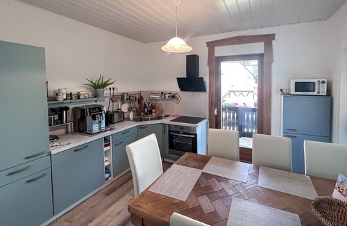 Rudolstadt Apartment | Apartment 'Altbauwohnung Mit Sonnenterasse' with Mountain View, Shared Terrace and Wi-Fi