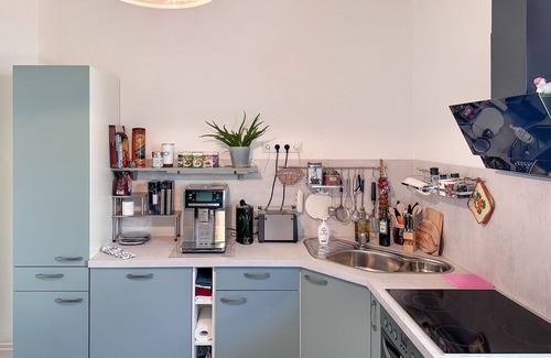Rudolstadt Apartment | Apartment 'Altbauwohnung Mit Sonnenterasse' with Mountain View, Shared Terrace and Wi-Fi