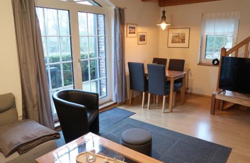Neugarmssiel Apartment | Apartment Alter Bahnhof by Interhome