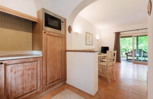 Puegnago del Garda Apartment | Apartment 'Ametista' with Shared Pool, Wi-Fi and Air Conditioning