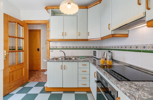 Guejar Sierra Apartment | Apartment 'Amplio En Güejar Sierra' with Mountain View, Wi-Fi and Air Conditioning