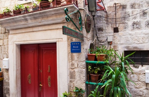 Trogir Apartment | Apartment and Room Ursa