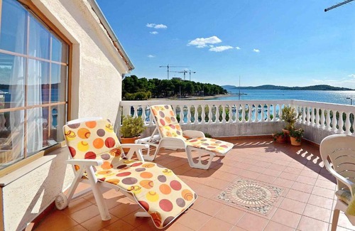 Vodice Apartment | Apartment and Rooms Artina
