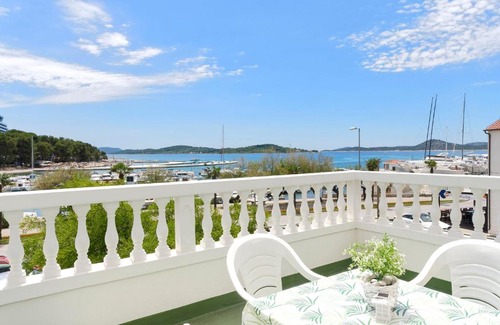 Vodice Apartment | Apartment and Rooms Artina