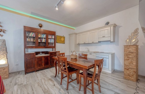 Lizzanello Apartment | Apartment 'Anghelos - Cagginara' with Shared Terrace, Wi-Fi and Air Conditioning