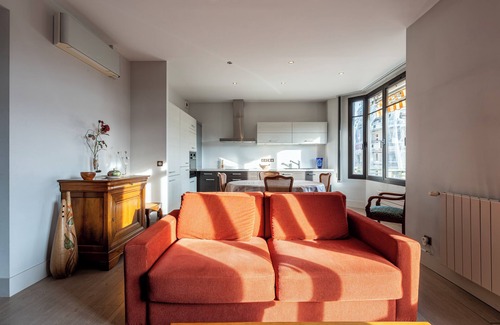 Annecy Old Town Apartment | Apartment 'Annecy - Le 10' with Balcony, Wi-Fi and Air Conditioning