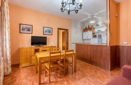 Guejar Sierra Apartment | Apartment 'Apartamento De 2 A 4 Personas' with Balcony and Wi-Fi