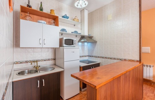 Guejar Sierra Apartment | Apartment 'Apartamento De 2 A 4 Personas' with Balcony and Wi-Fi