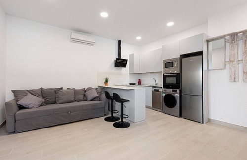 Carretera de Cadiz Apartment | Apartment 'Apartamentos Sealmar 2' with Shared Pool, Wi-Fi and Air Conditioning