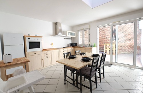 Wazemmes Apartment | Apartment-Apartment-Ensuite with Bath-Courtyard view