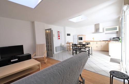 Wazemmes Apartment | Apartment-Apartment-Ensuite with Bath-Courtyard view