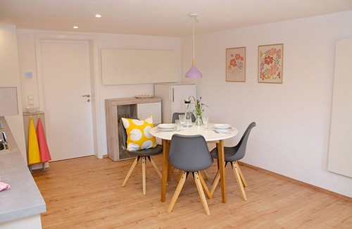 Gemarkung Tieringen Apartment | Apartment 'Apfelwiese' with Private Terrace, Private Garden and Wi-Fi