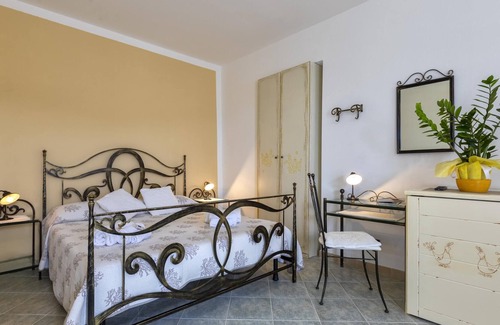 Sassari Apartment | Apartment "Appart 1 Quadrupla Vista Mare" with Sea View, Pool, Wi-Fi, Garden & Terrace
