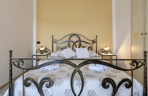 Sassari Apartment | Apartment "Appart 1 Quadrupla Vista Mare" with Sea View, Pool, Wi-Fi, Garden & Terrace