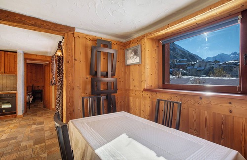 Cogne Apartment | Apartment 'Appartamento Grivola Cogne' with Mountain View and Private Garden