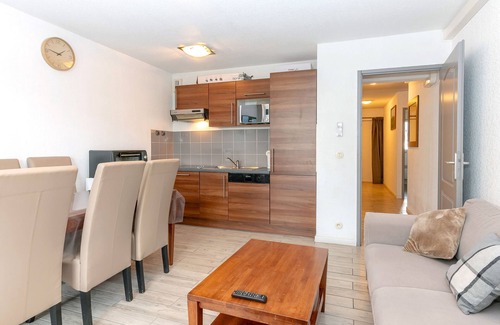 Aix-les-Bains Apartment | Apartment 'Appartement Aix Les Bains' with Mountain View, Private Terrace and Air Conditioning