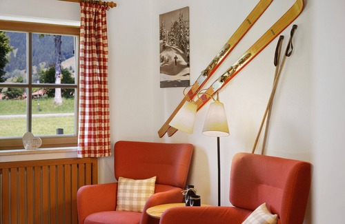 Oberammergau Apartment | Apartment 'Appartement Ammerheimat' with Mountain View, Shared Terrace and Wi-Fi