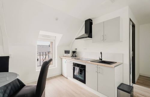 Saint-Carne Apartment | Apartment 'Appartement T2 Rénové Le Refuge' with Wi-Fi