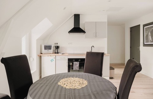 Saint-Carne Apartment | Apartment 'Appartement T2 Rénové Le Refuge' with Wi-Fi