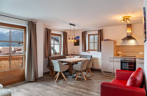 Ehrwald Apartment | Apartment 'Appartement by Blahut Vacation - og' with Mountain View, Balcony and Wi-Fi