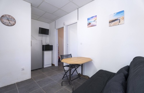 La Garde Apartment | Apartment 'Appartement Avec Terrasse' with Private Terrace and Wi-Fi