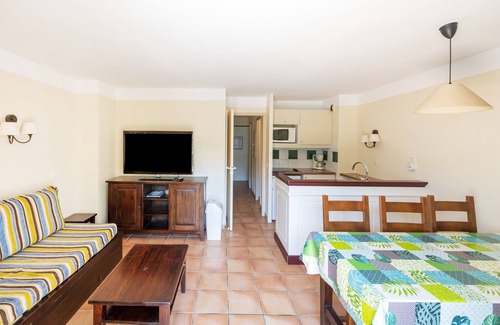 Soustons Apartment | Apartment 'Appartement Domaine De Pinsolle' with Private Terrace and Balcony