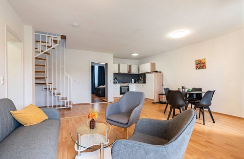 Plauen Apartment | Apartment 'Appartmenthaus - Wohnung E' with Wi-Fi