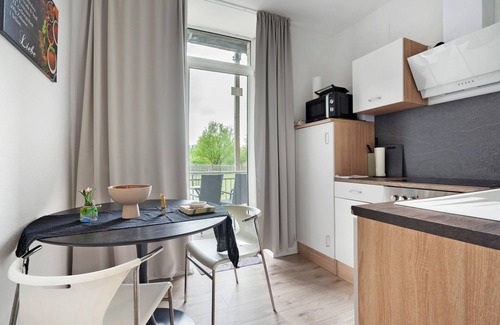 Plauen Apartment | Apartment 'Appartmenthaus - Wohnung A' with Private Garden, Balcony and Wi-Fi